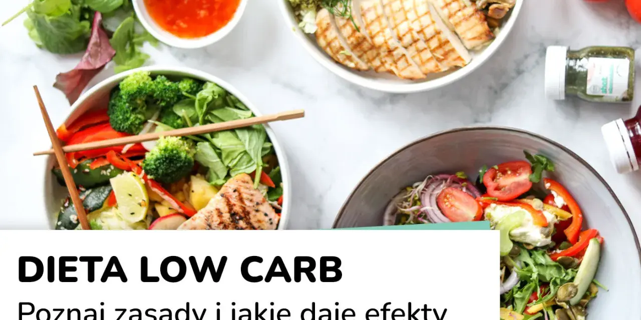 Kolorowe sałatki z kurczakiem i łososiem, idealne na dietę low carb. Zdrowe i sycące posiłki.
