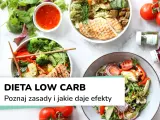 Kolorowe sałatki z kurczakiem i łososiem, idealne na dietę low carb. Zdrowe i sycące posiłki.