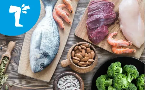 Zdrowa dieta na RZS: ryby, mięso, orzechy, fasola, brokuły. Jadłospis bogaty w białko i składniki odżywcze.