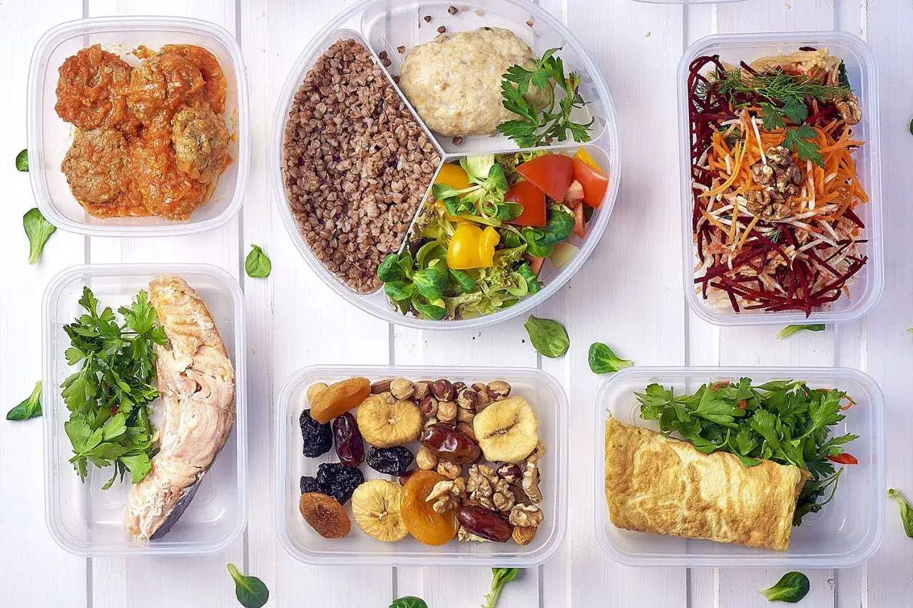 Zdrowe posiłki na cały tydzień. Mięso, ryba, kasza, warzywa i owoce. Efekty miesiąca bez glutenu widoczne!